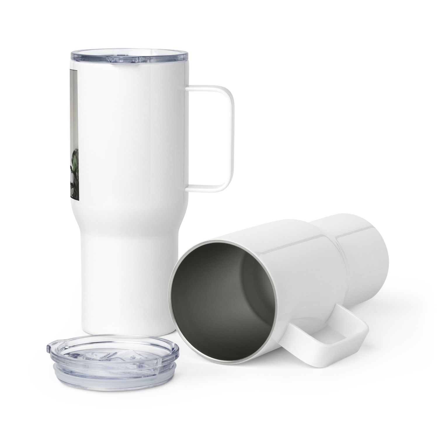 Travel mug with a handle