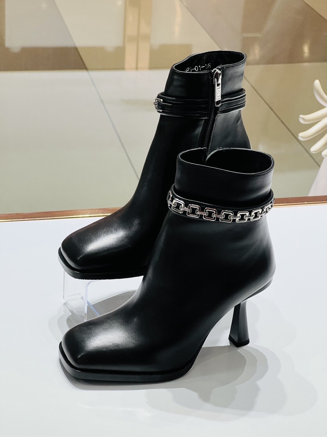 ILVI889-GELLA BLACK CHAIN BOOTS