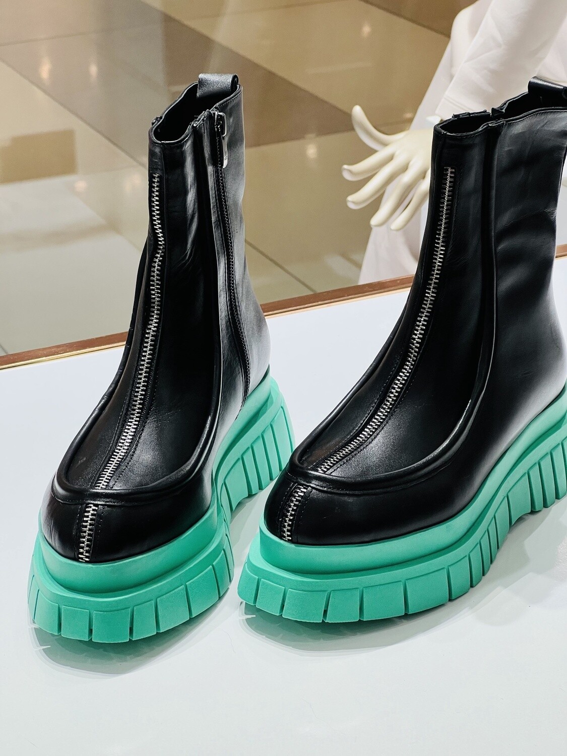 GIZZE781-BLACK GREEN BOOTS