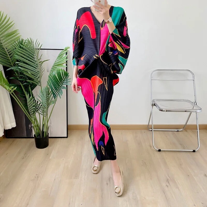 MIYAKE PLEATS  V-NECK BAT WING SLEEVE DRESS