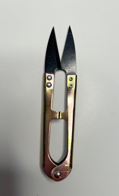 Ciseau coupe fil