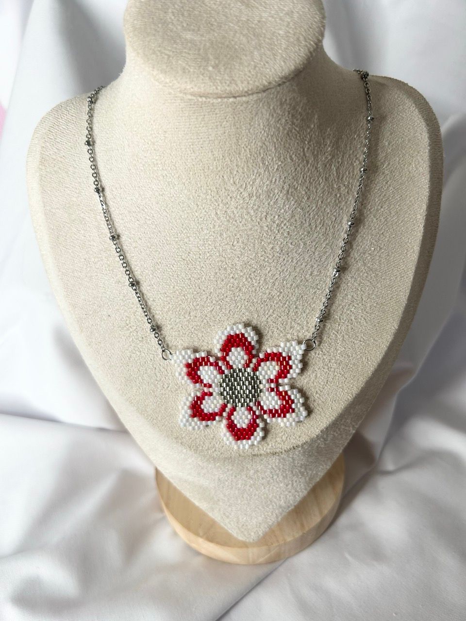Collier Eséis