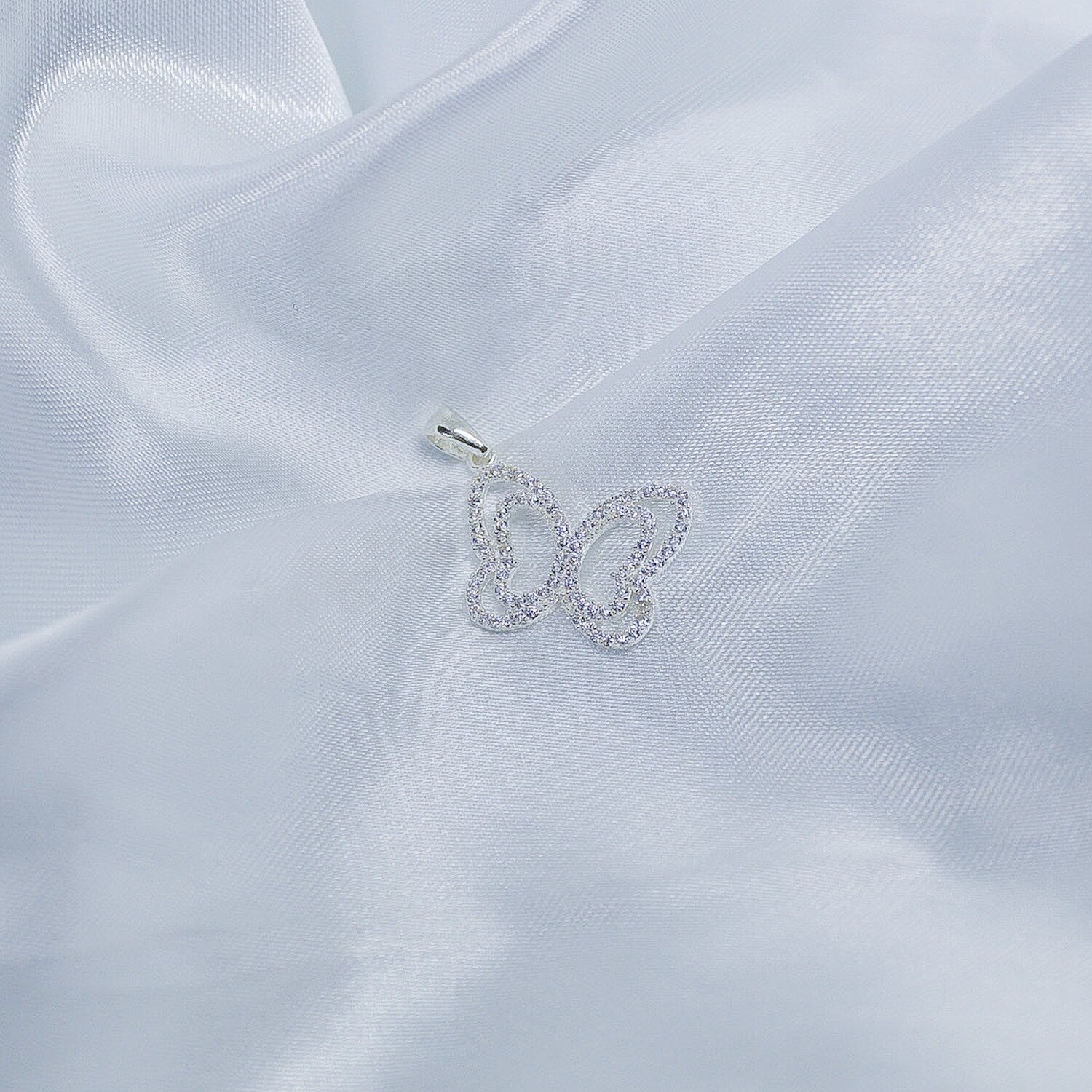 Dije de Mariposa silueta con zirconias