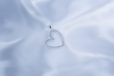 Dije corazón silueta con zirconias