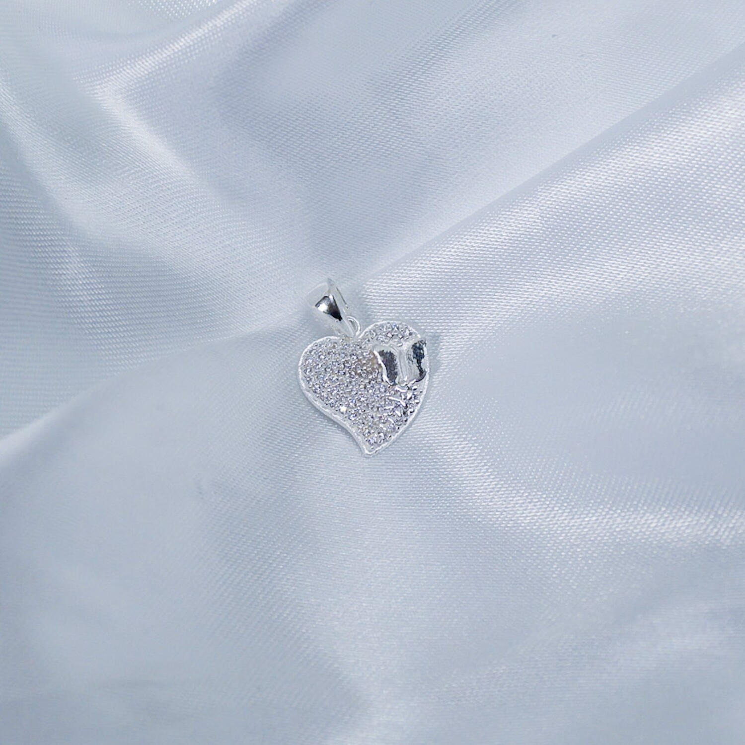 Dije corazón zirconia con mariposa