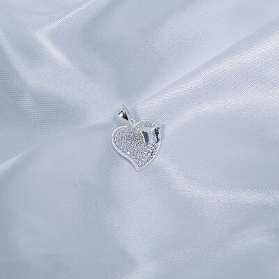 Dije corazón zirconia con mariposa