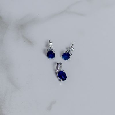Juego con zirconia ovalado en color azul