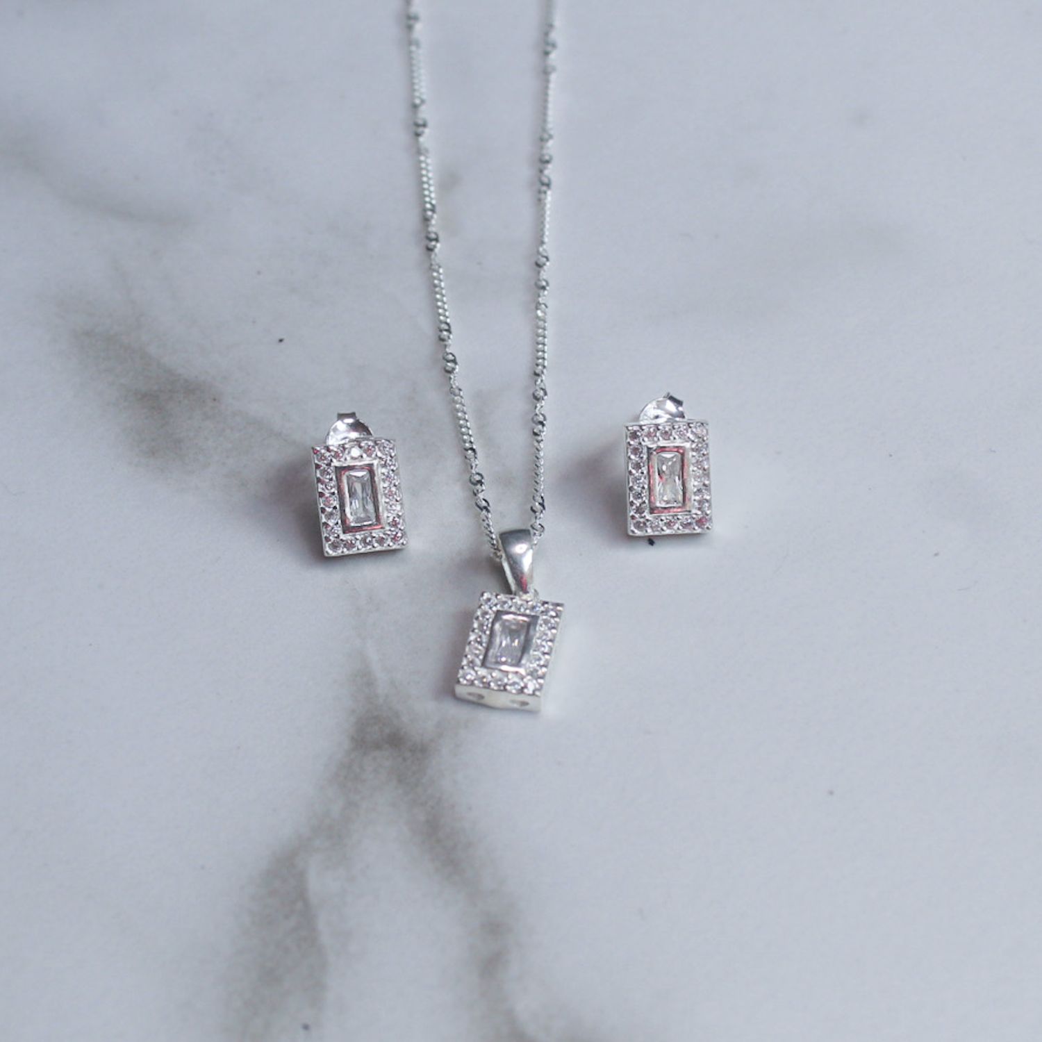 Juego de zirconia cuadrada corte esmeralda