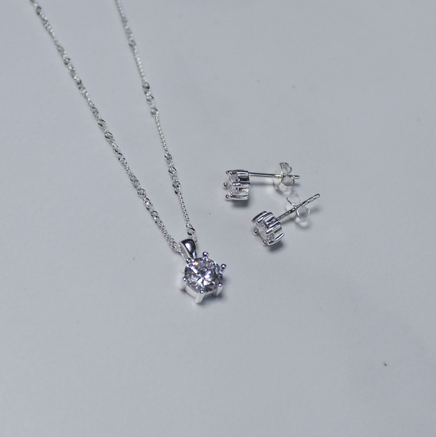 ​Juego de aretes y dije con zirconia cristal