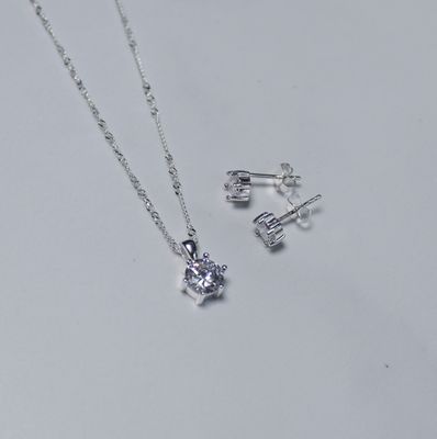 ​Juego de aretes y dije con zirconia cristal