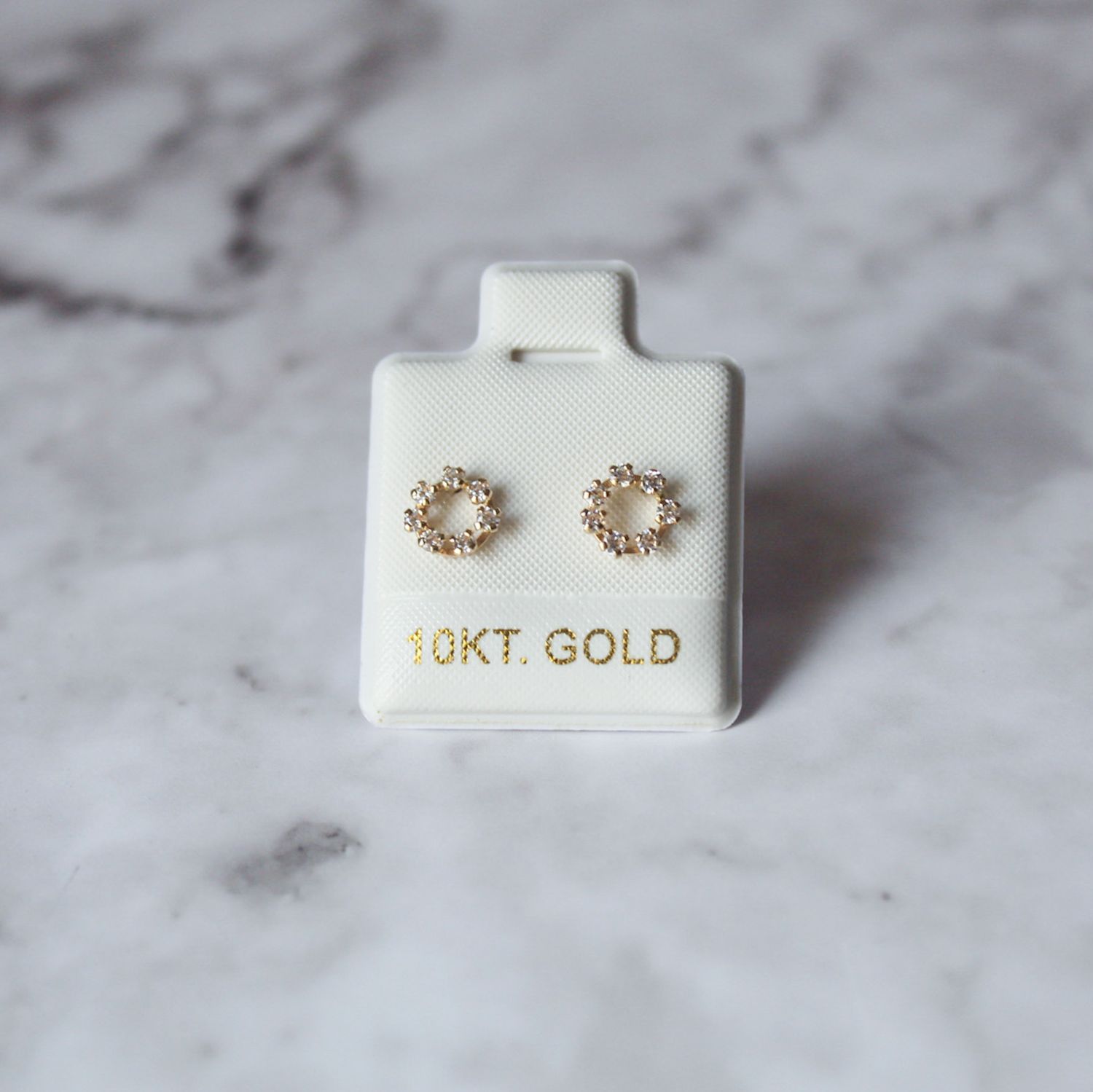 Aretes circulo con zirconia en 10KT gold