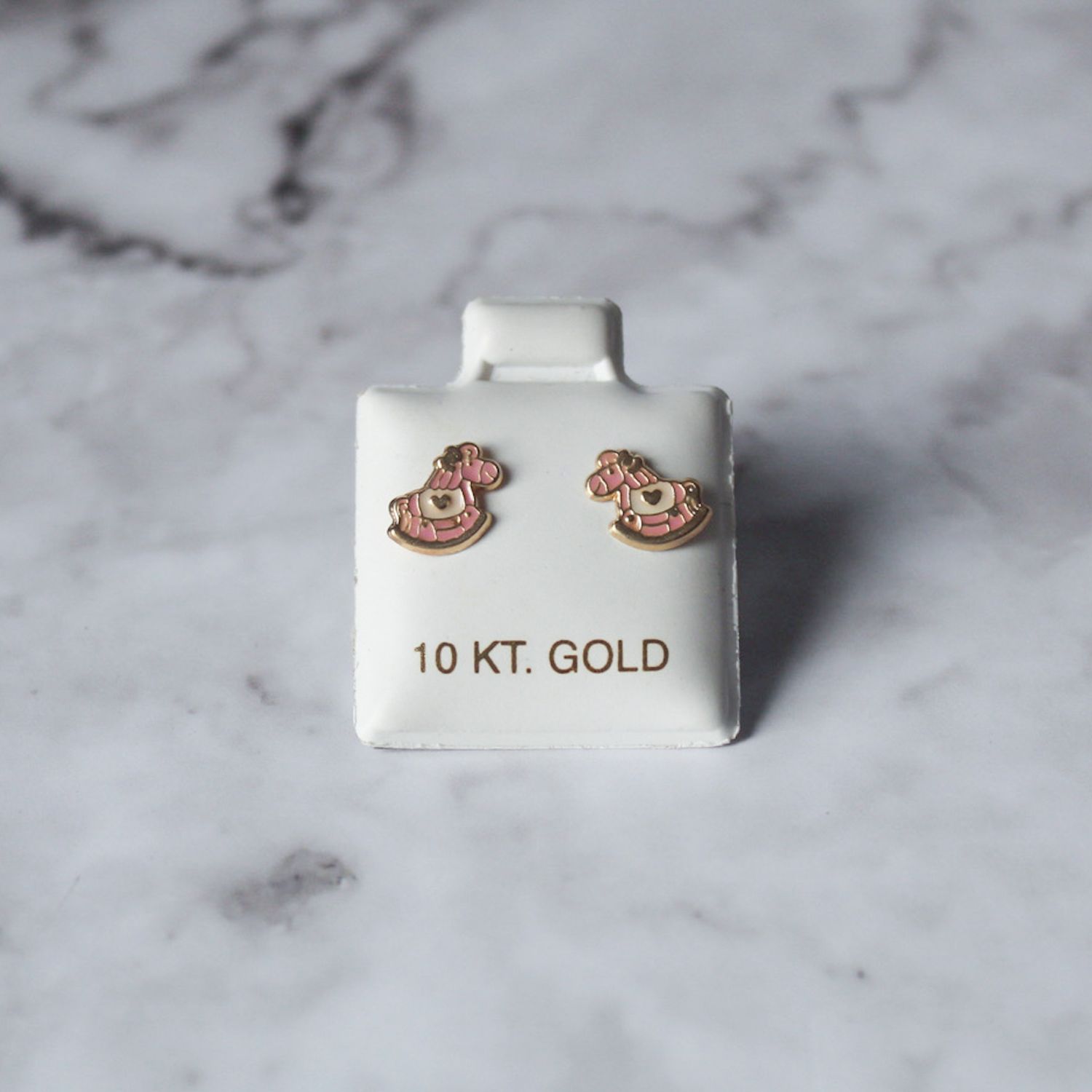 Aretes broquel de caballito rosado en Oro 10 KT