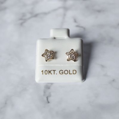 Aretes de Estrella silueta con zirconia en Oro 10KT