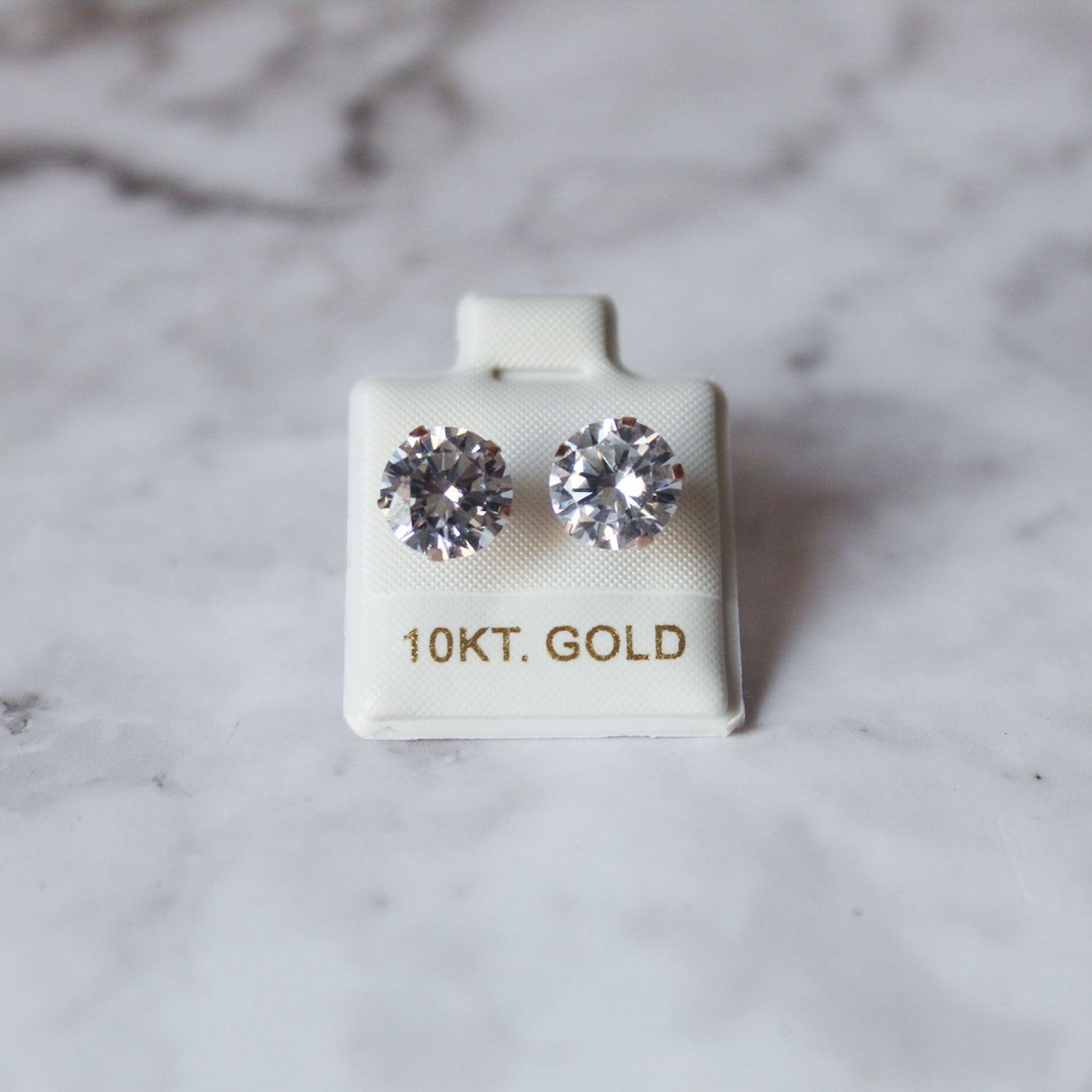 Arete de zirconia de 8MM en Oro 10KT