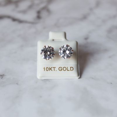 Arete de zirconia de 8MM en Oro 10KT