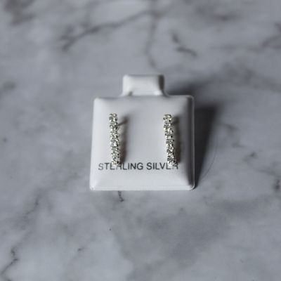 Arete linea zirconias en PLATA ITALINA 925