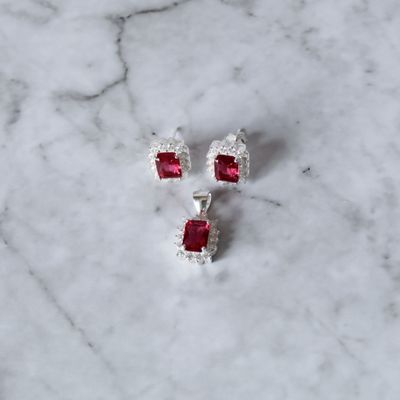 Juego cuadrado con zirconia roja y micro zirconia en Plata Italiana 925