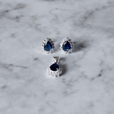 Juego de gota con zirconia azul y micro zirconias en Plata Italiana 925