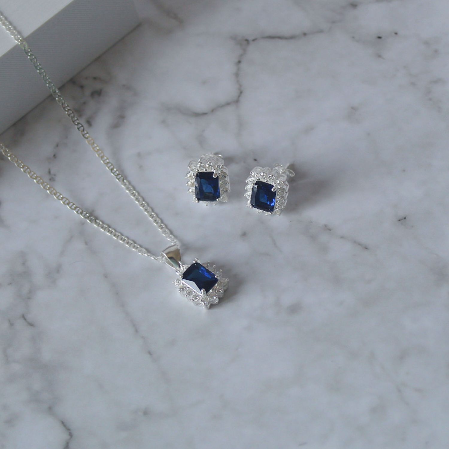 Juego cuadrado con zirconia Azul y micro zirconia en Plata Italiana 925