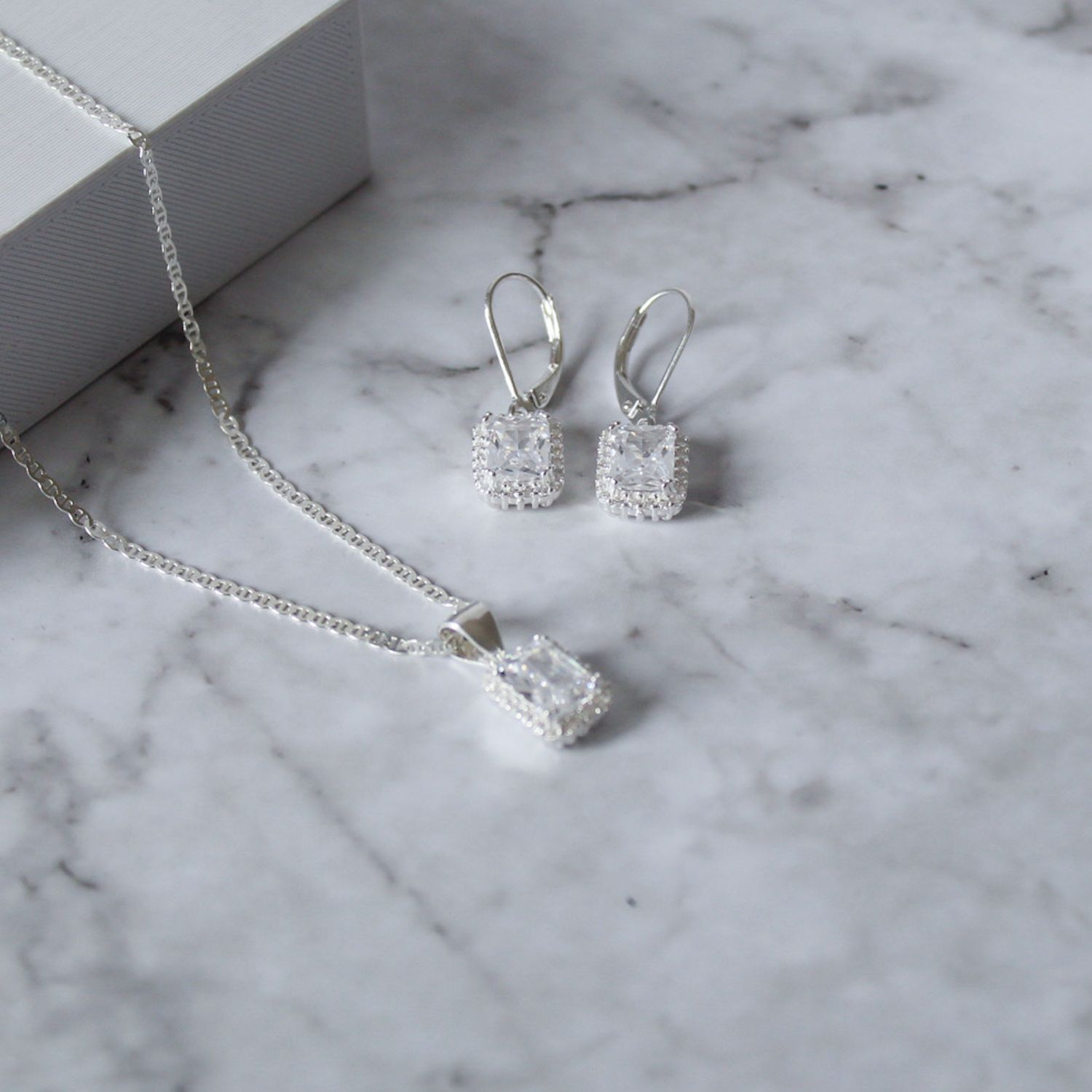 Juego de zirconia corte esmeralda y aretes broche antiguo en Plata Italiana 925