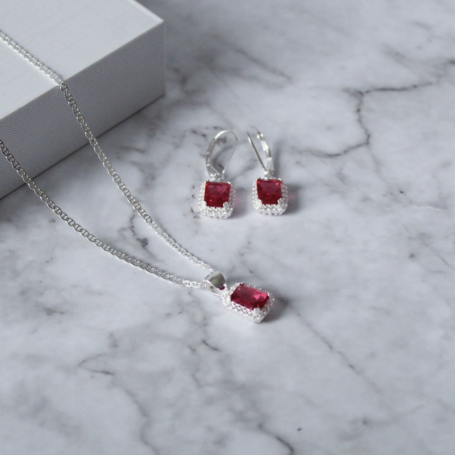 Juego de zirconia Roja corte esmeralda y aretes broche antiguo en Plata Italiana 925