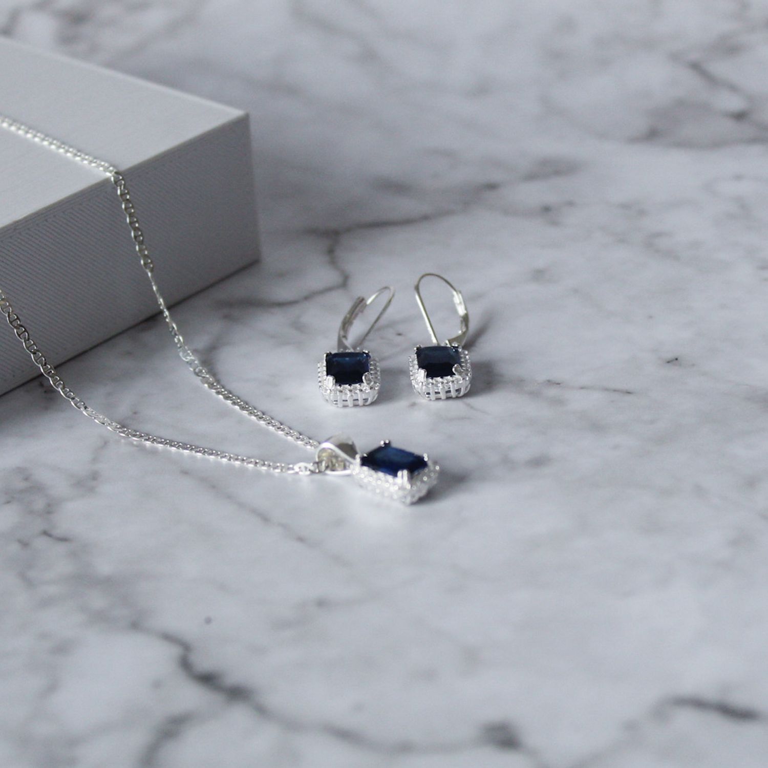 Juego de zirconia Azul corte esmeralda y aretes broche antiguo en Plata Italiana 925