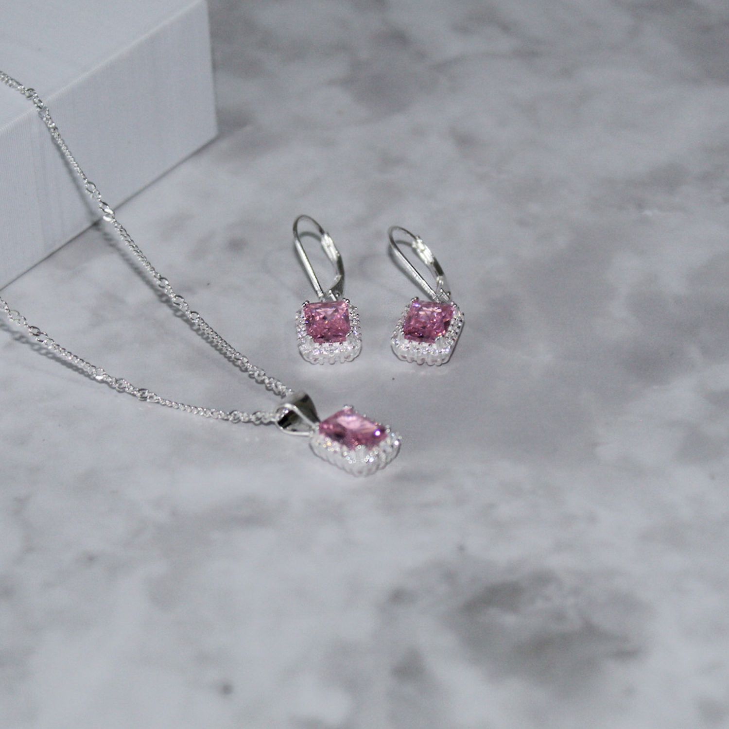 Juego de zirconia Rosada corte esmeralda y aretes broche antiguo en Plata Italiana 925