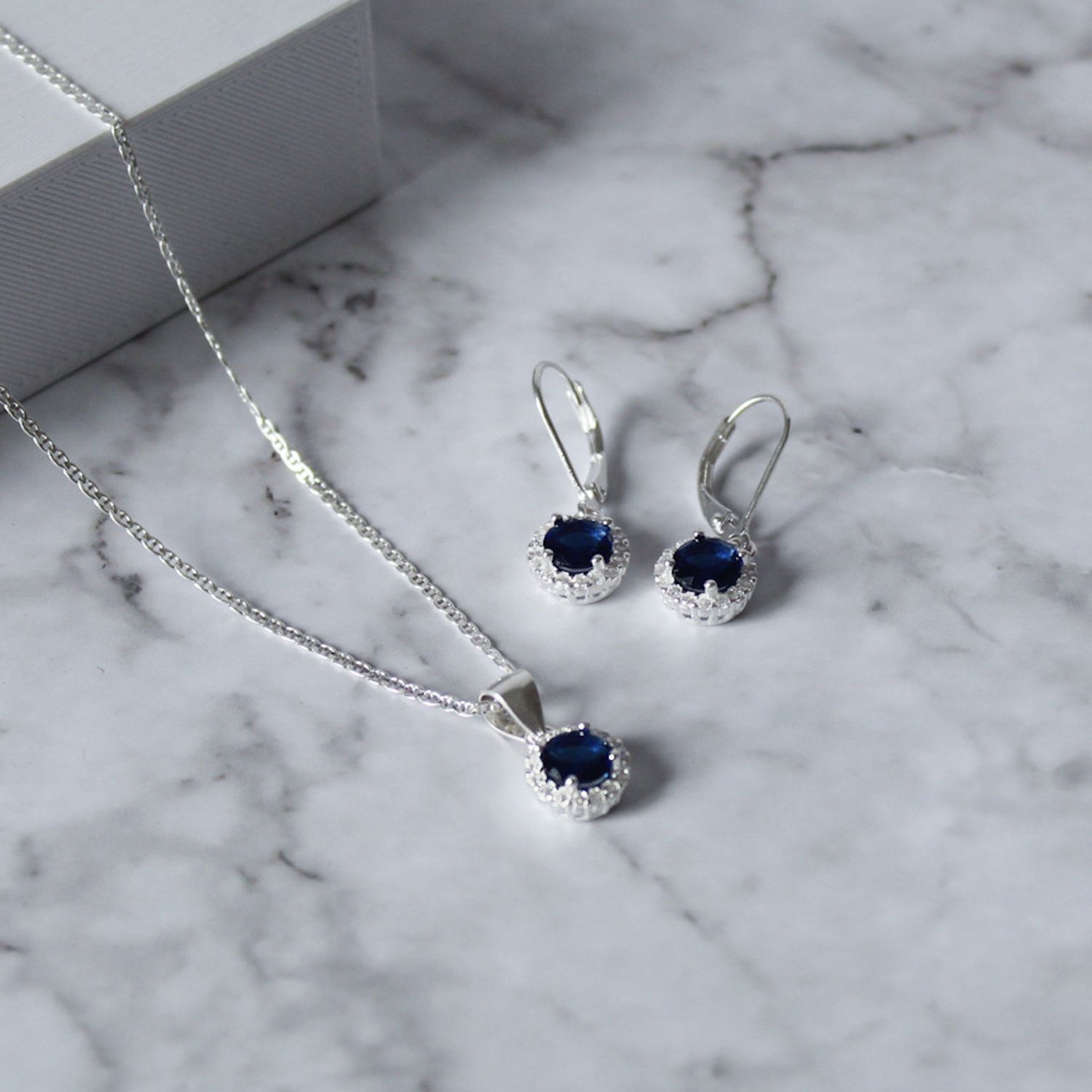 Juego de zirconia Azul redonda y aretes broche antiguo en Plata Italiana 925