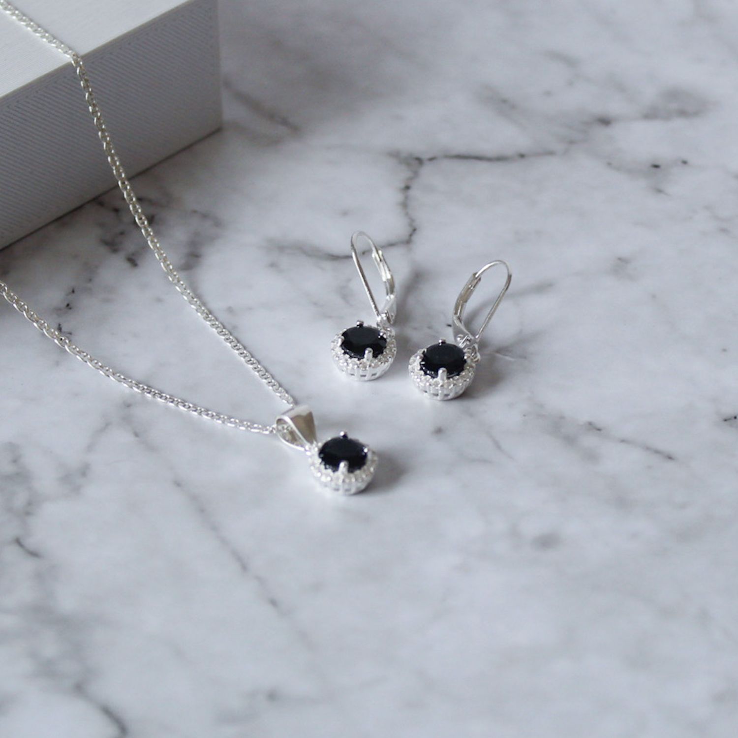 Juego de zirconia Negra redonda y aretes broche antiguo en Plata Italiana 925