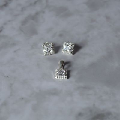 Juego zirconia cuadrada con micro zirconia en Plata italiana 925