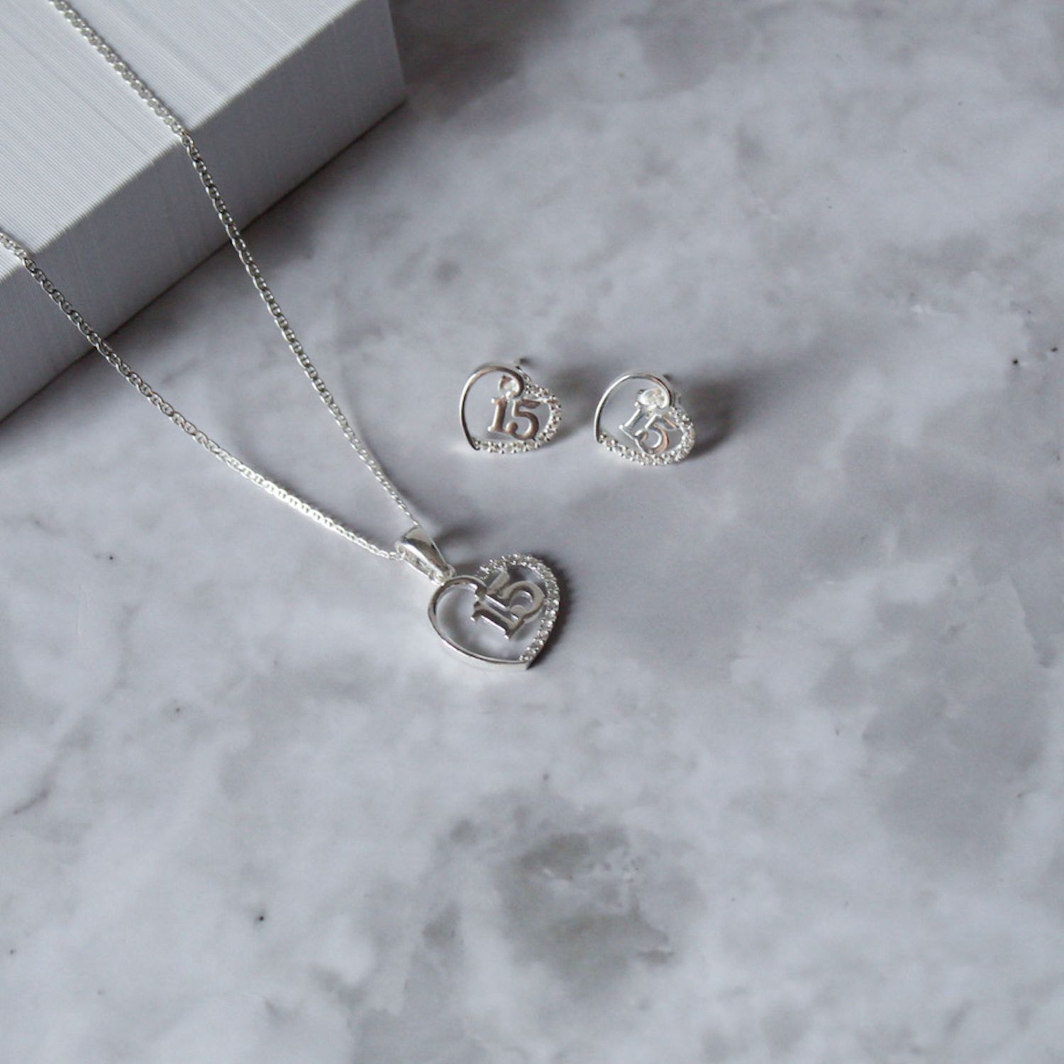 Juego XV años de corazón con zirconias