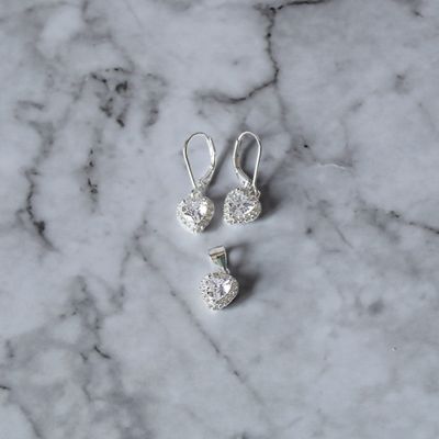 Juego de corazón con zirconia cristal y arete de broche antiguo