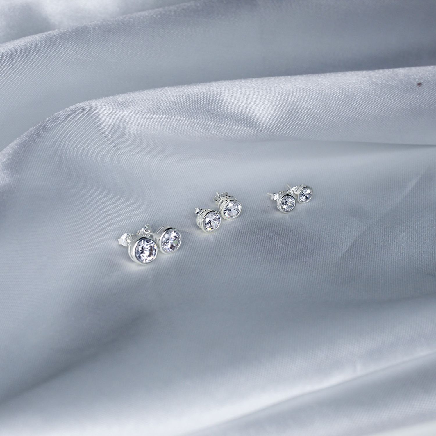 Aretes bisel zirconia blanca