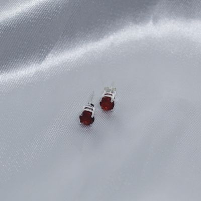 Aretes zirconia roja redonda 6MM