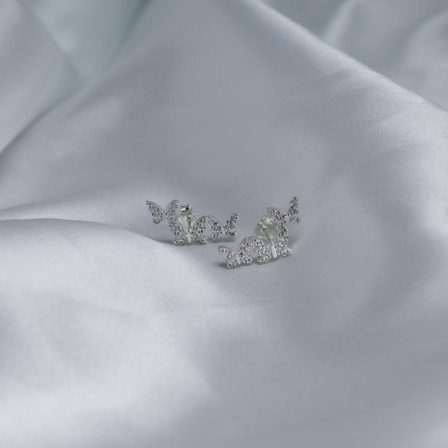 Aretes tres mariposas con micro zirconias