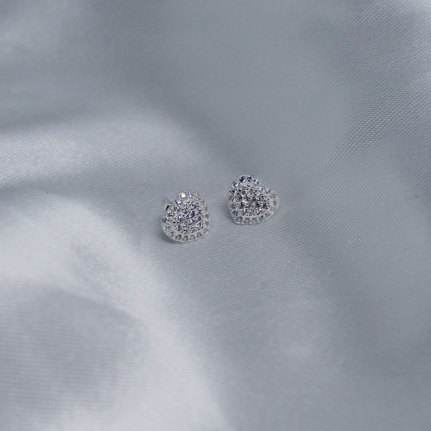 Aretes de corazón romantico