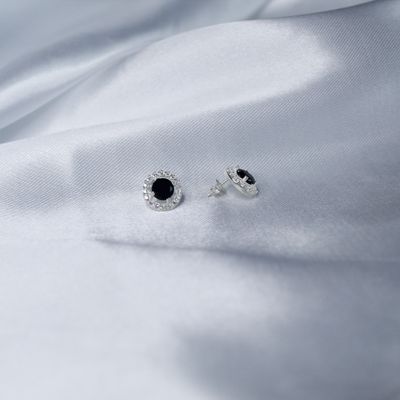 Aretes zirconia Negra con detalle de circulo de micro zirconias