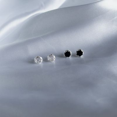 Aretes zirconia redonda con detalle de estrellas