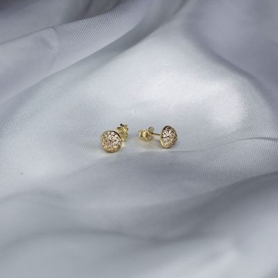 Arete punto bisel en plata gold 7 MM