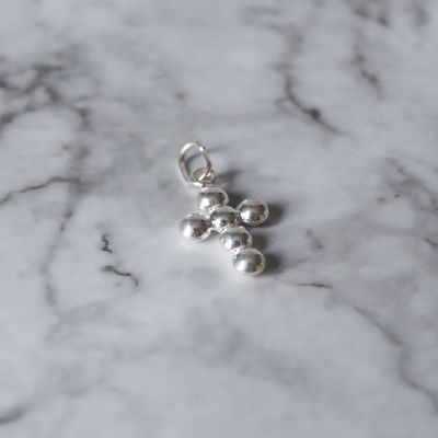Dije de cruz con bolas en Plata Italiana 925