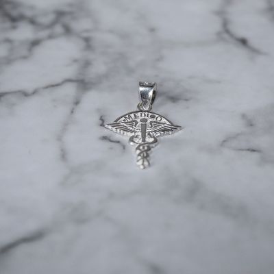 Dije médico en plata italiana 925