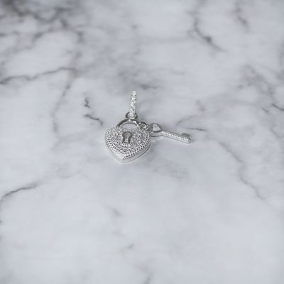 Dije de candado con llave y micro zirconias