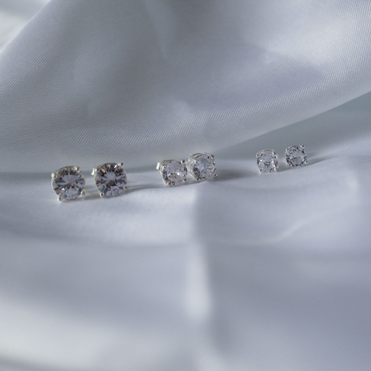 Zirconia redonda de cuatro puntos en Plata Italiana 925