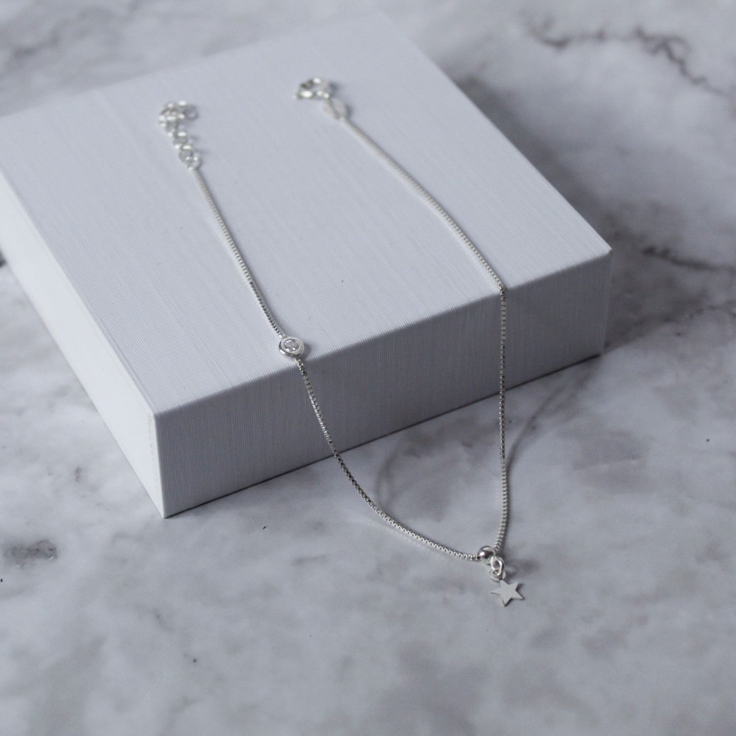Tobillera con estrella y detalle de zirconia tipo de cadena box