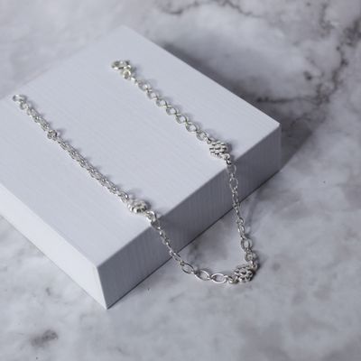 Tobillera con dijes de flor y cadena estilo tiny