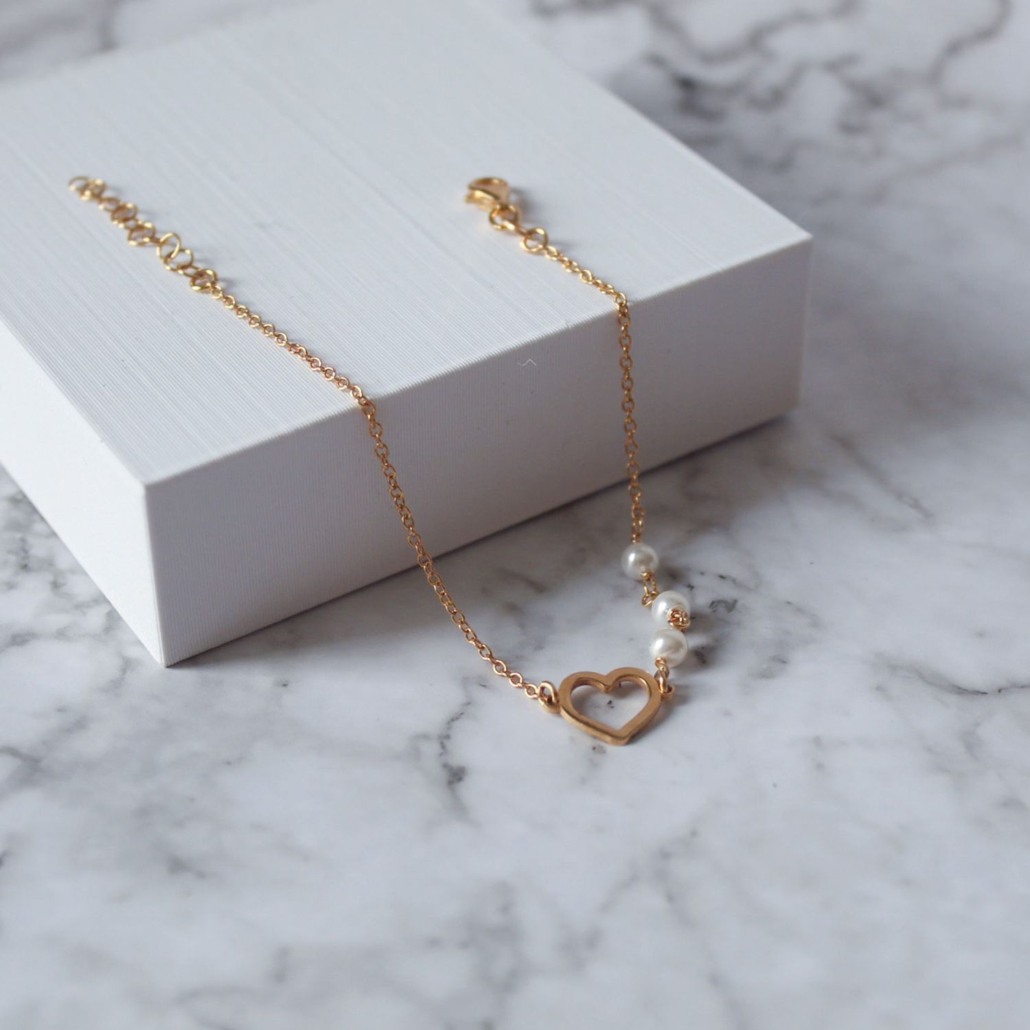 Pulsera dama corazón con perlas