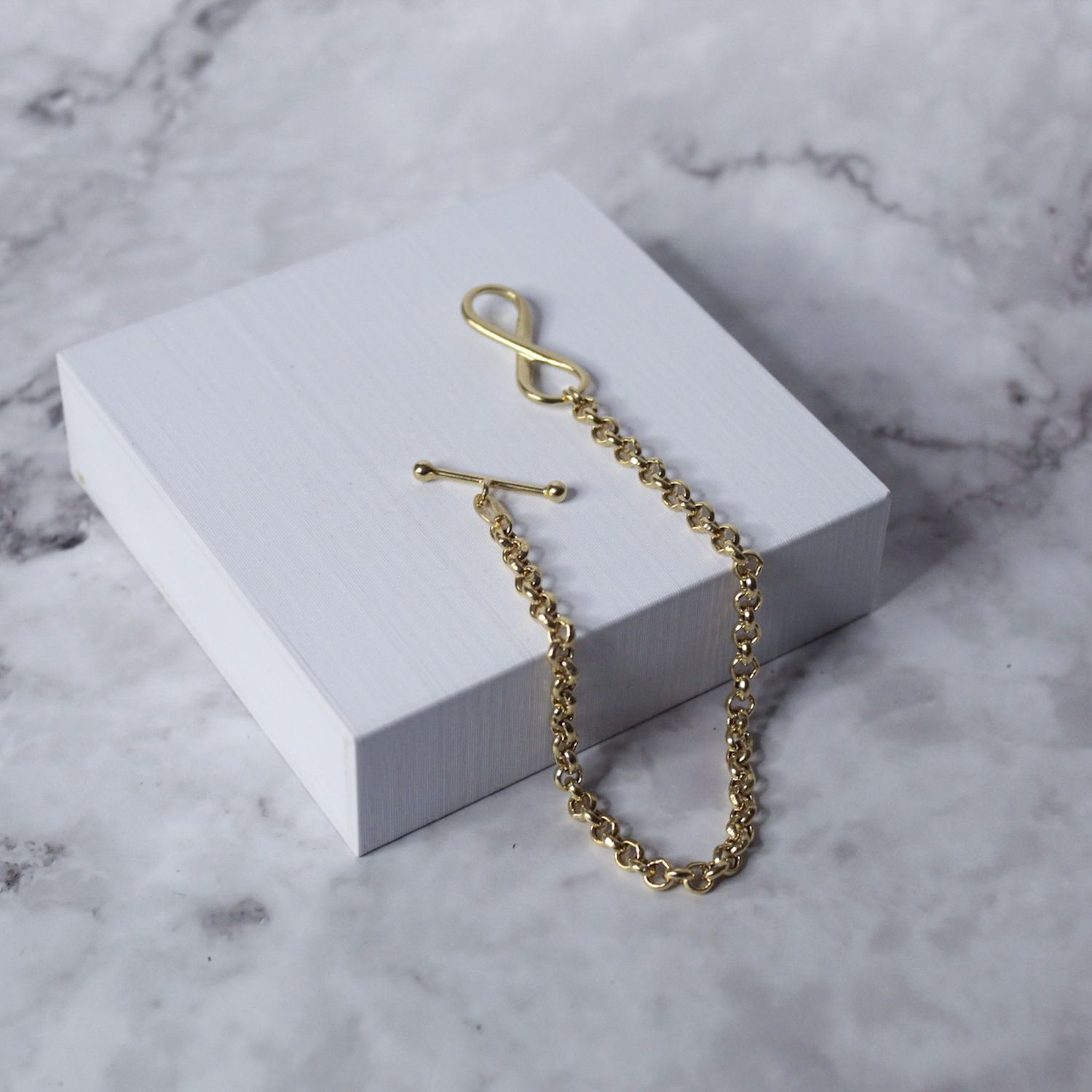 Pulsera dama con dije  infinito estilo curb