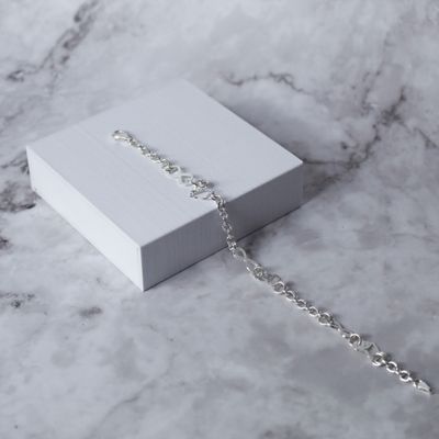 Pulsera dama con dije infinito y corazón con cadena estilo curb