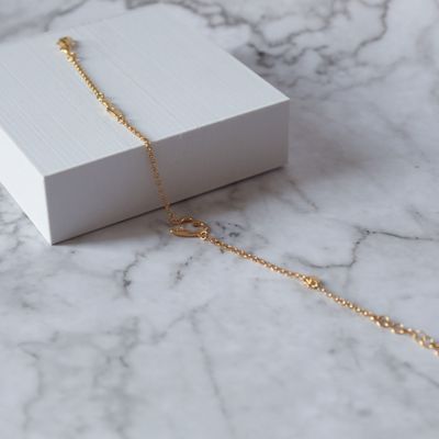 Pulsera con dije corazón y zirconia con baño de oro