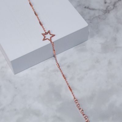 Pulsera dama con dije estrella y diseño de tubo